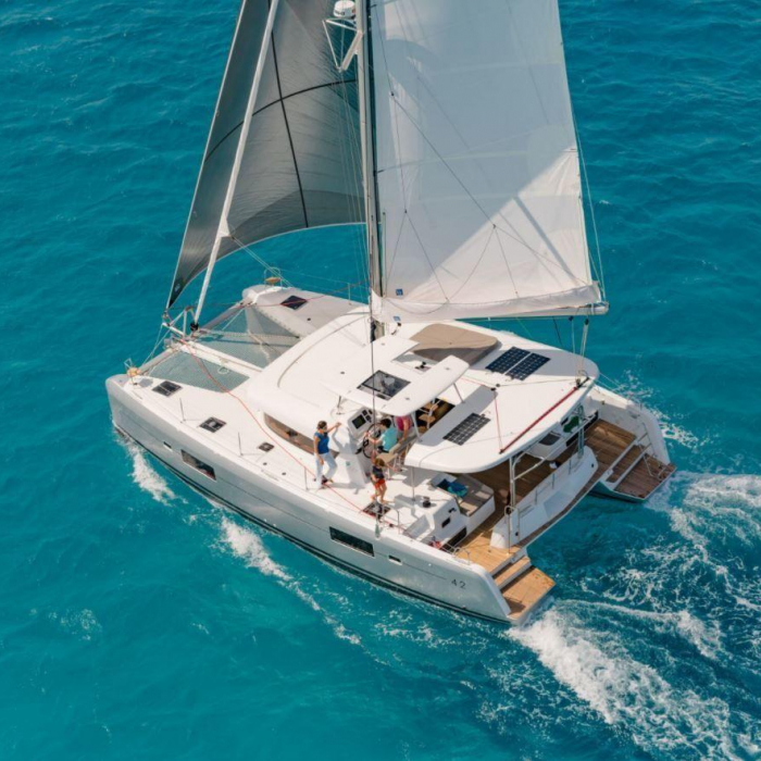 HeyBlue | Lagoon 42 photo 20
