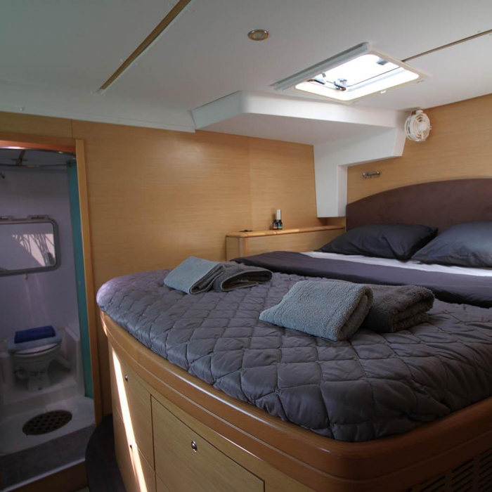 The Full House | Lagoon 500 photo 11