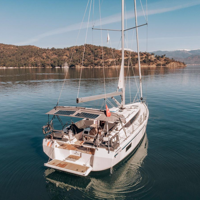 Aruna | Bavaria C42 photo 45