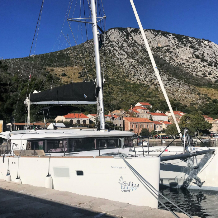 Samogon | Lagoon 450F photo 14