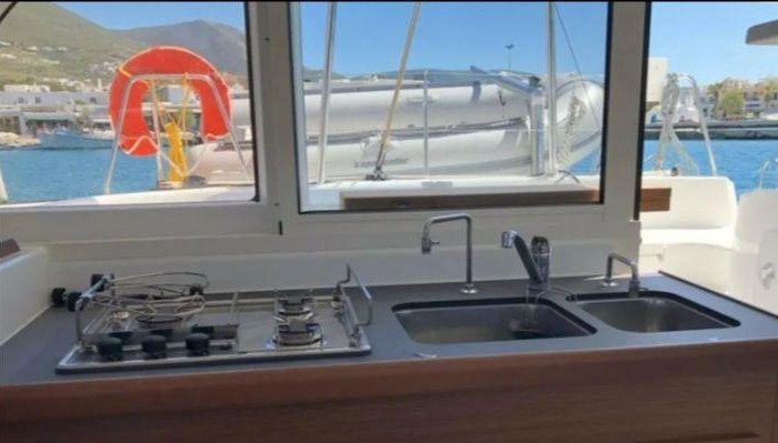 Butterfly | Lagoon 380 photo 9