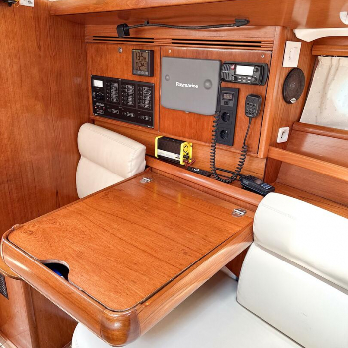 Azure | Sun Odyssey 40.3 photo 5