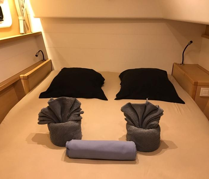 Maui | Lagoon 450 SporTop photo 19