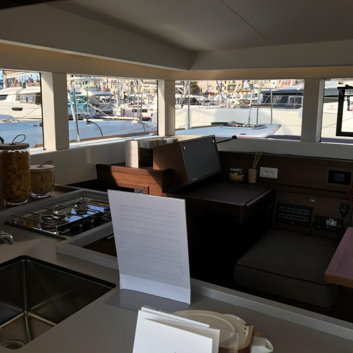 Saudade | Lagoon 40 photo 10