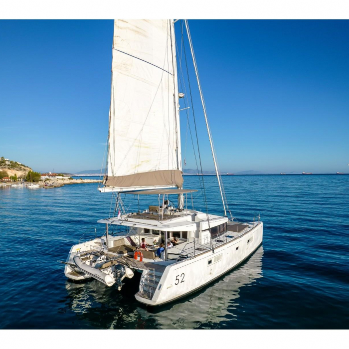 White Pearl | Lagoon 52 photo 5