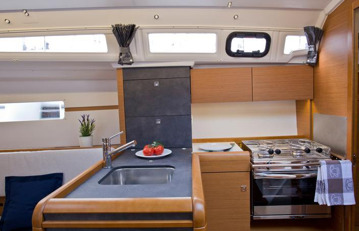 SheShe | Sun Odyssey 349 photo 10