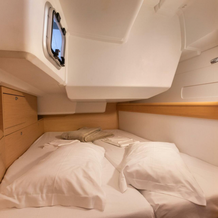 Chandra - Standard line | Sun Odyssey 479 photo 14