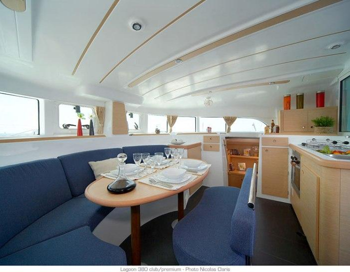 Ploto | Lagoon 380 photo 3
