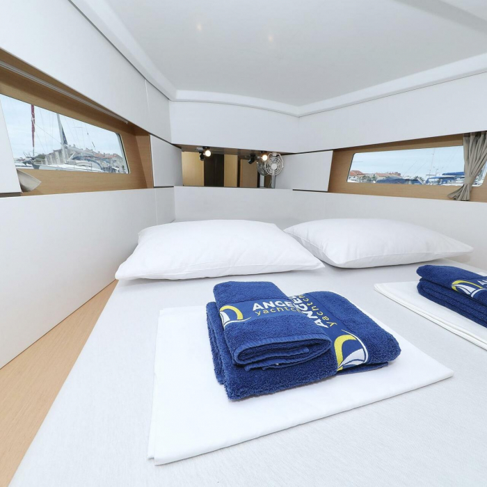 One | Oceanis 38 photo 9