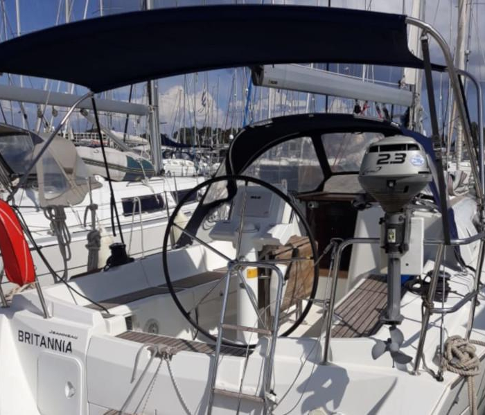 Britannia | Sun Odyssey 33i photo 2