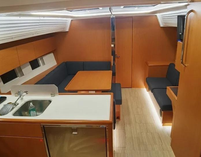  | Bavaria C45 photo 4