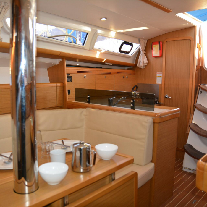 Babis 2010 | Sun Odyssey 36i photo 20