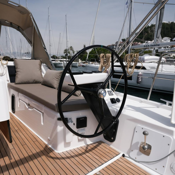 Paris | Dufour 390 photo 8