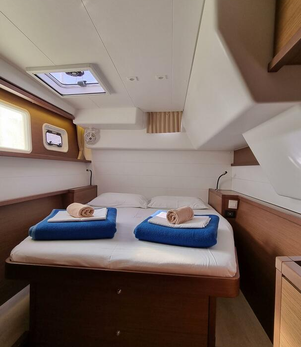 Samogon | Lagoon 450F photo 29