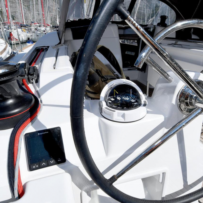 Kiss Kiss | Sun Odyssey 419 photo 2