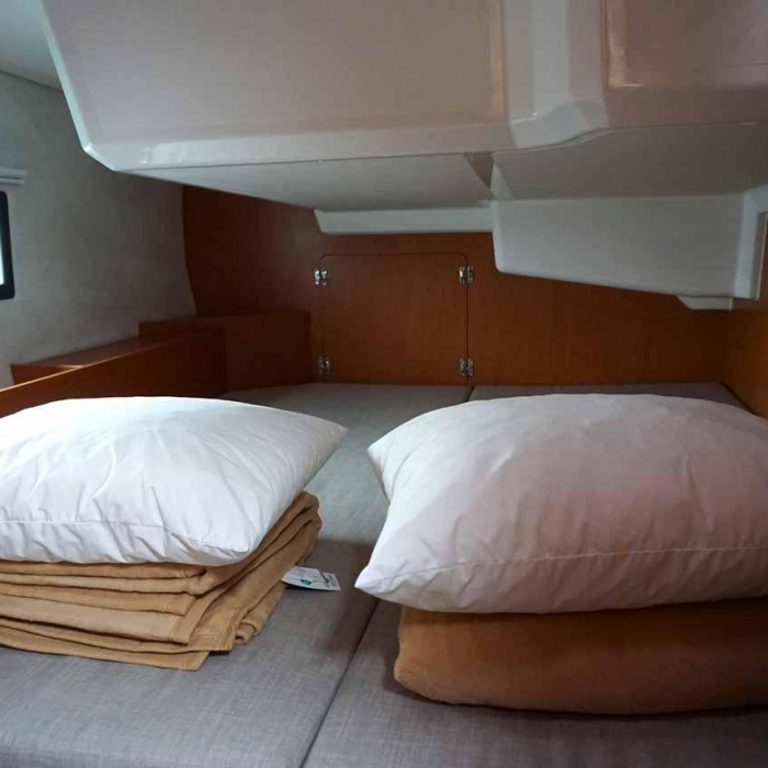 Alexis | Bavaria C42 photo 16