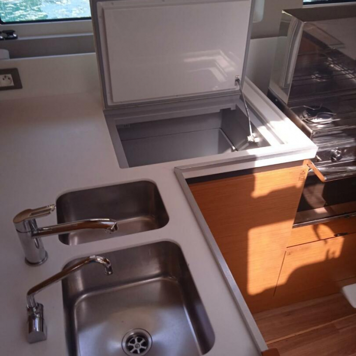 Anna smile | Sun Odyssey 490 photo 13