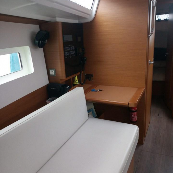 Diana | Sun Odyssey 380 photo 7