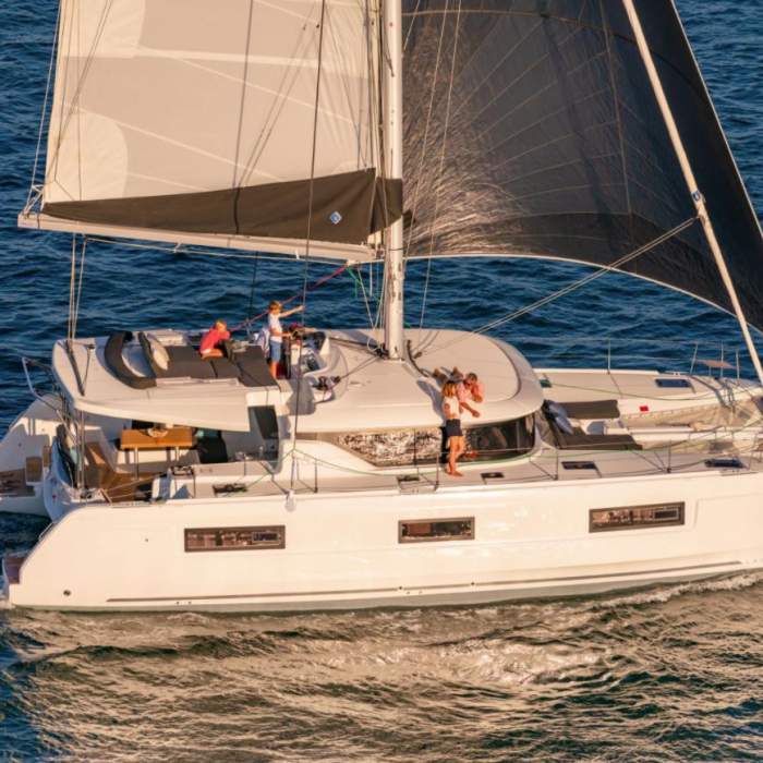 Overseas | Lagoon 46 Flybridge photo 18