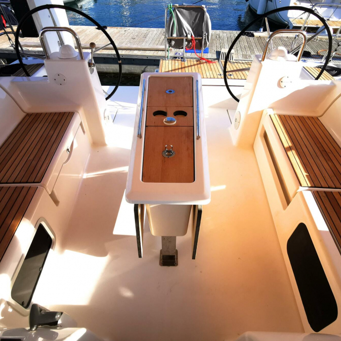 Mega | Dufour 460 photo 6