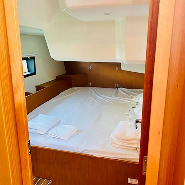 Class | Bavaria C42 photo 7