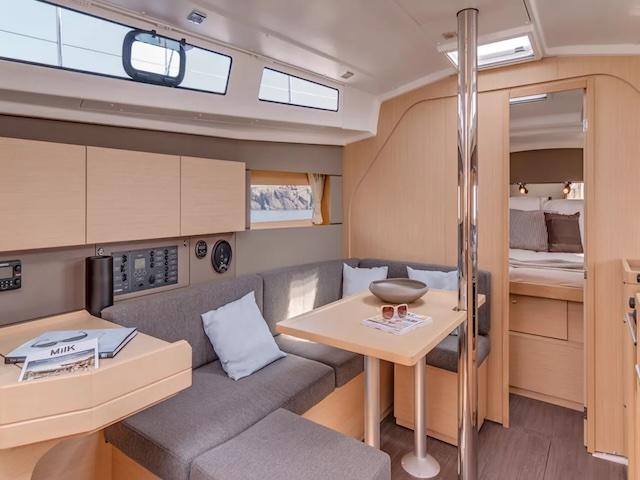 KOS38.1 | Oceanis 38 photo 2