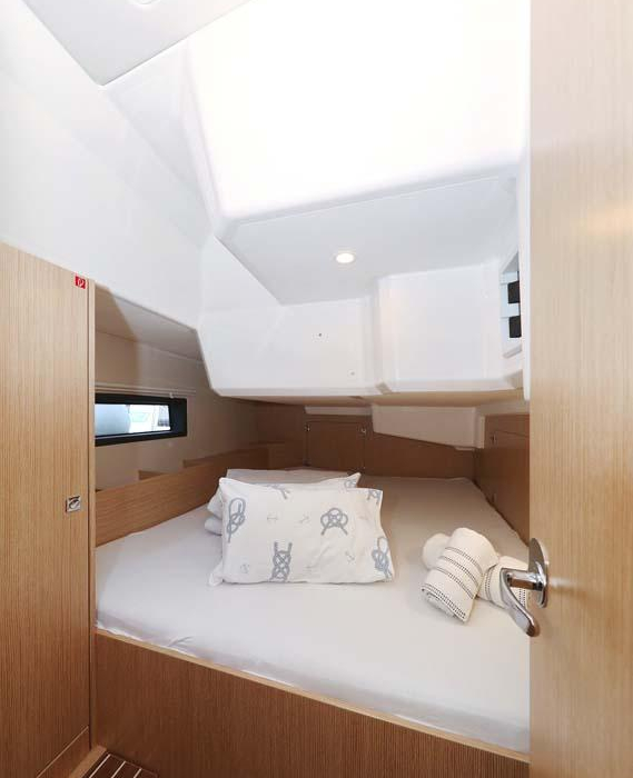 Leya | Bavaria C42 Style photo 10