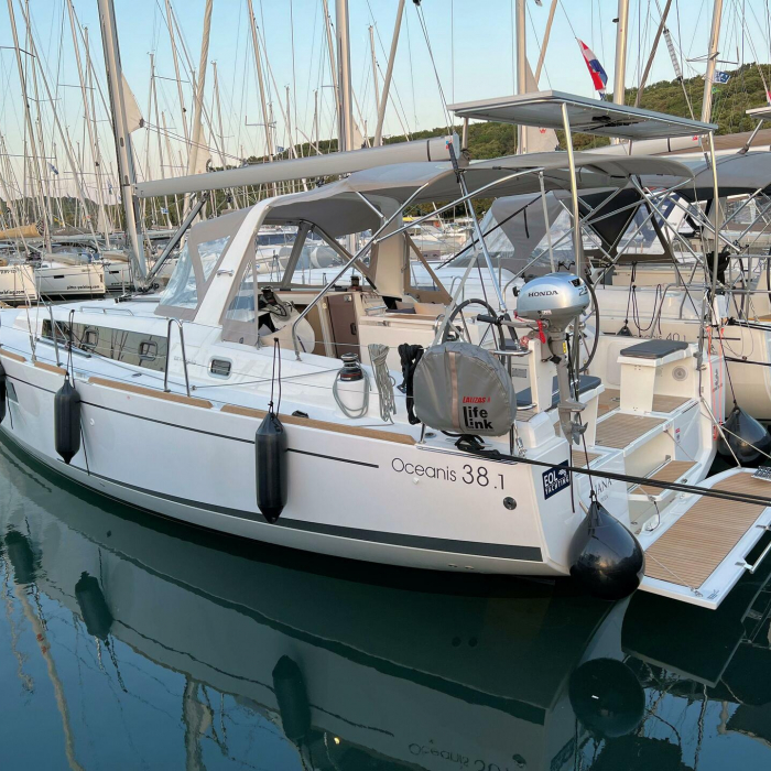 Jana | Oceanis 38.1 photo 11