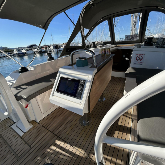 Asterix | Bavaria C38 photo 4