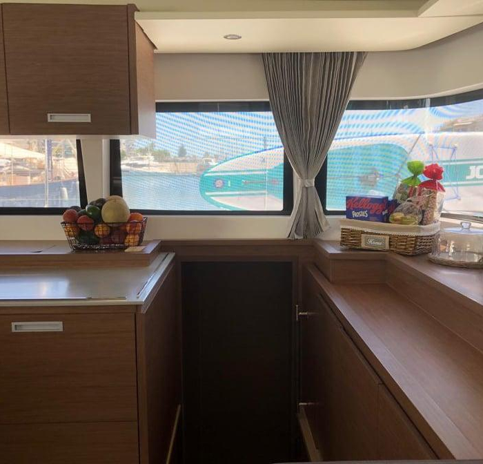 Atlantis | Lagoon 620 photo 21