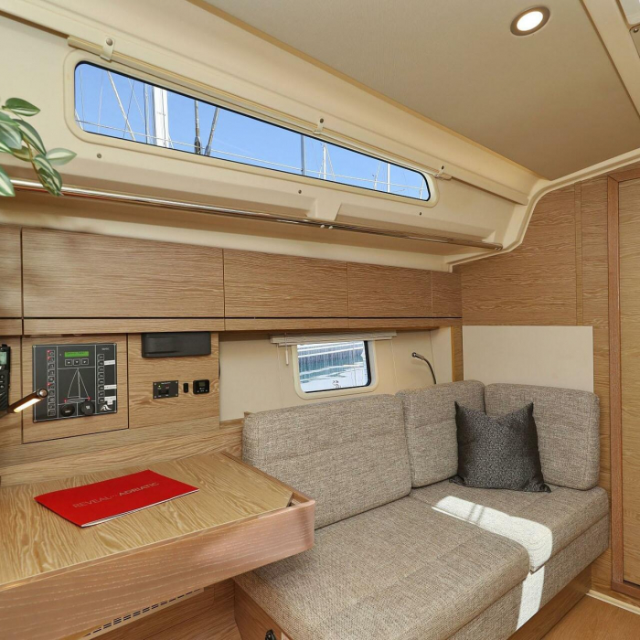 Brukus | Hanse 388 photo 1