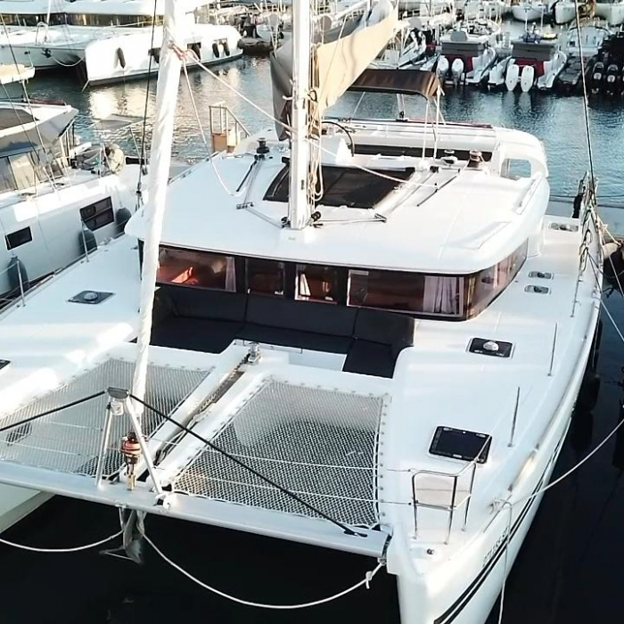 Diva | Lagoon 450 Fly photo 21