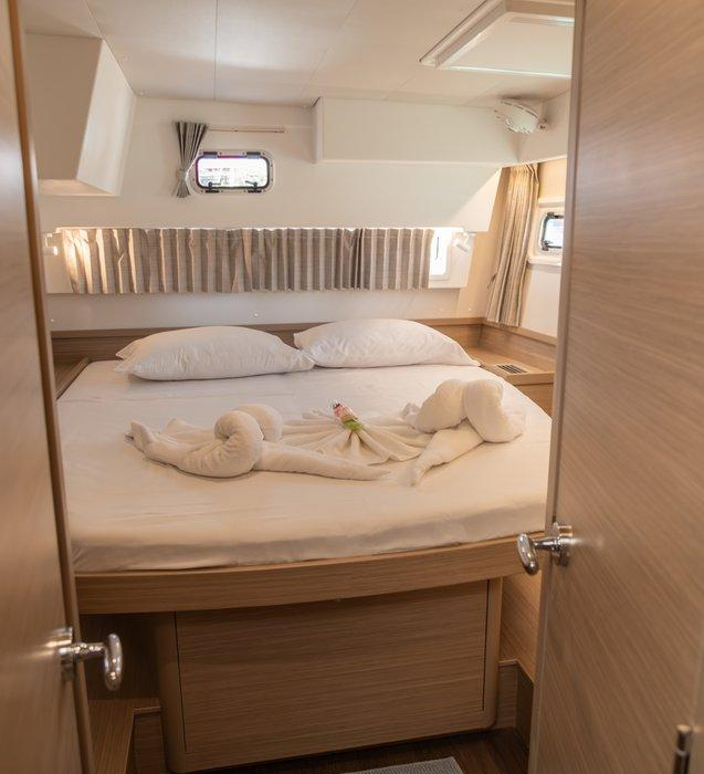 Vanessa | Lagoon 42 photo 15