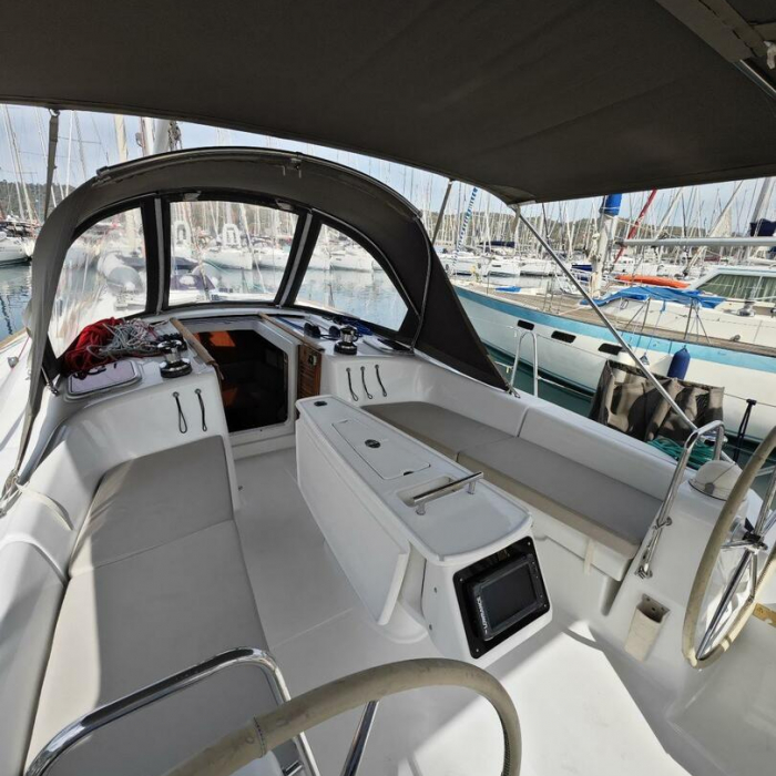 Violet | Oceanis 40 photo 3