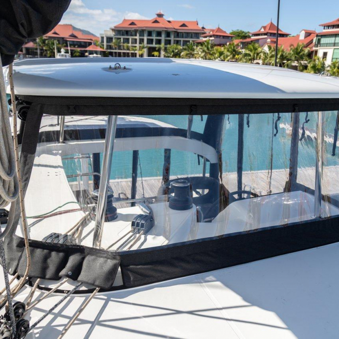 Vanessa | Lagoon 42 photo 5