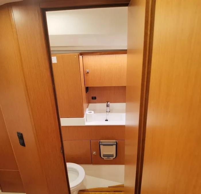  | Bavaria C45 photo 14