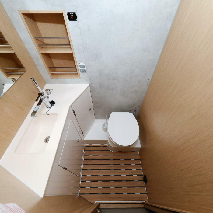 Levente | Bavaria C42 photo 9