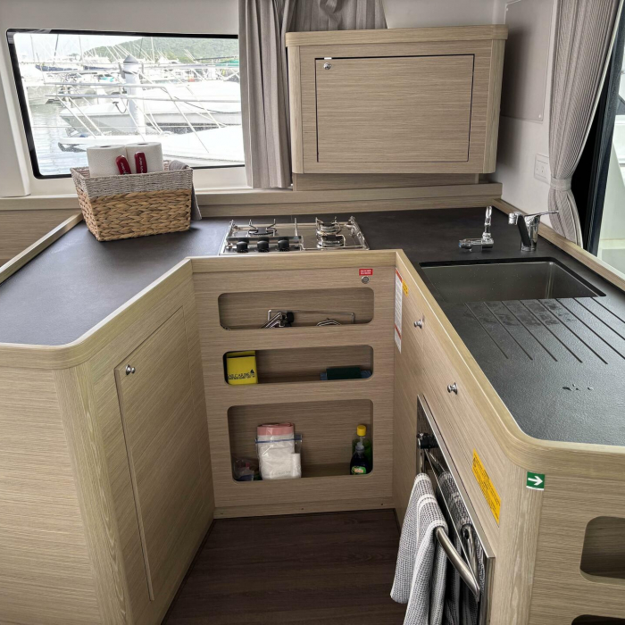 FINE GIRL | Lagoon 42 photo 7