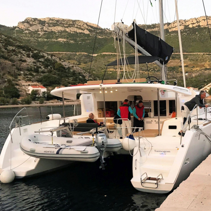 Samogon | Lagoon 450F photo 8