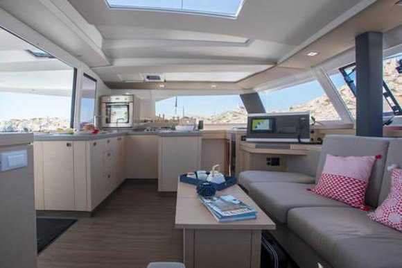 Deutz | Fountaine Pajot Astrea 42 photo 7