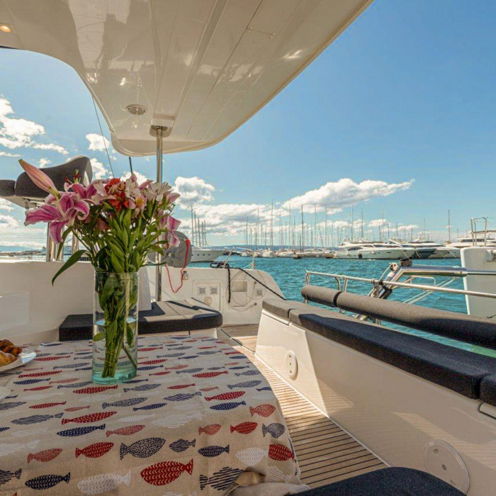 SAILOR MOON | Lagoon 40 photo 6