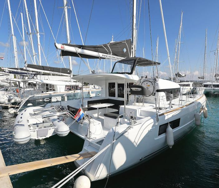 NINA II | Lagoon 40 photo 4