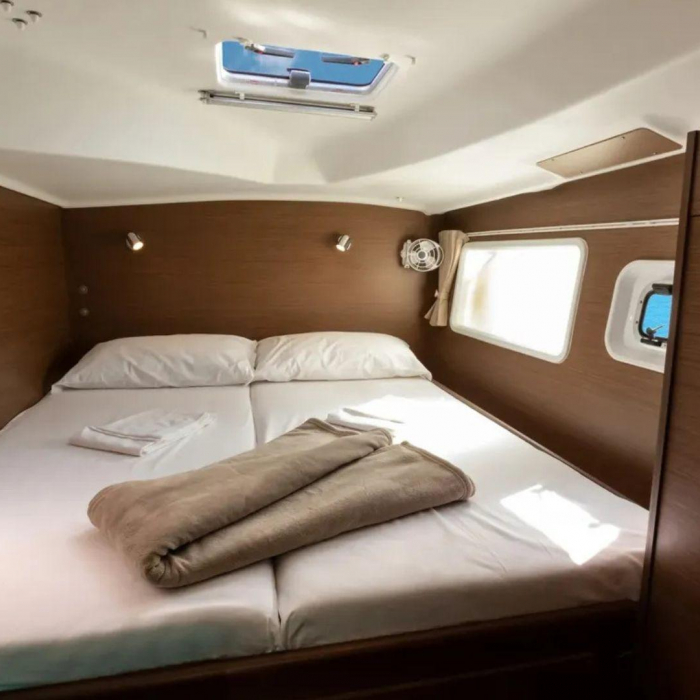 Ploto | Lagoon 380[G] photo 4