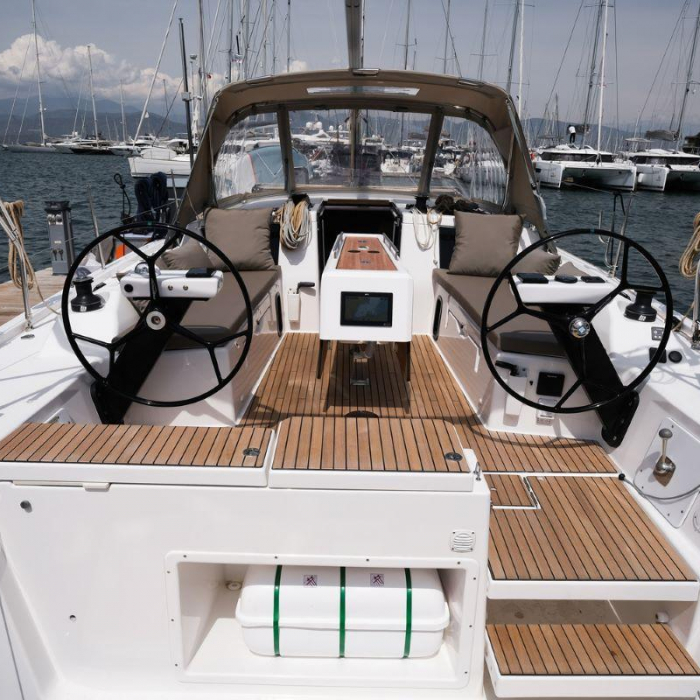 Paris | Dufour 390 photo 50