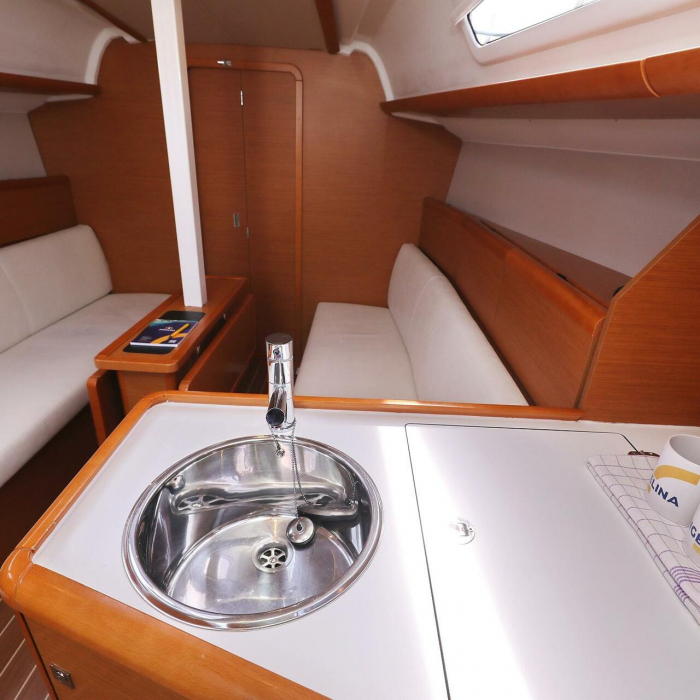 Cosma | Sun Odyssey 33i photo 2