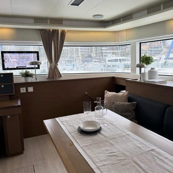 Jolie | Lagoon 52F photo 4