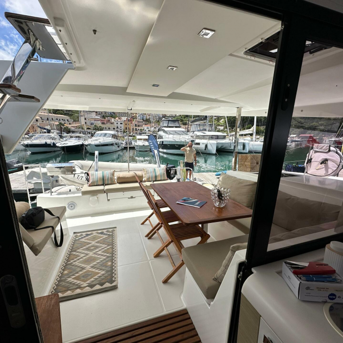 Isla | Fountaine Pajot Isla 40 photo 16