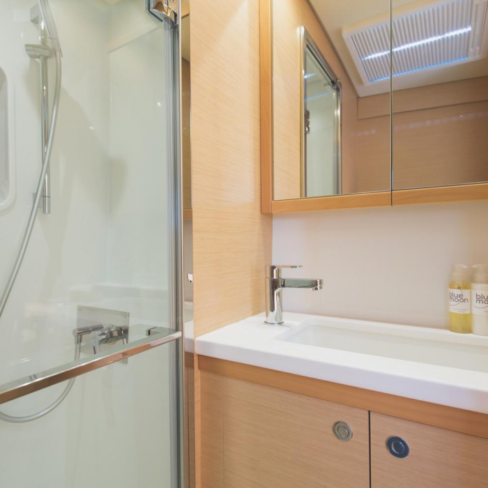 Blue Moon | Lagoon 52F photo 53