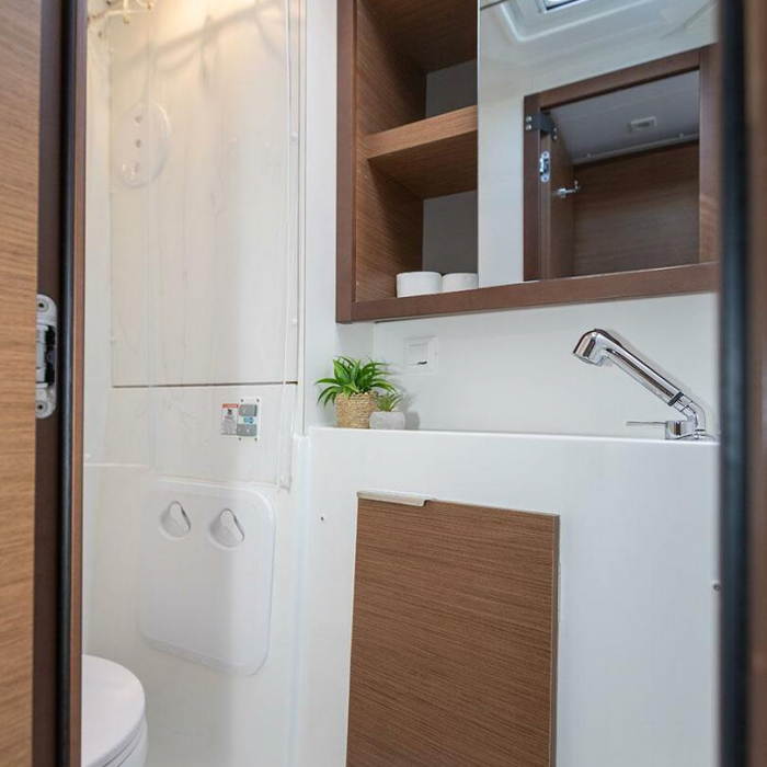 BYE BYE 2020 (air condition, generator) | Lagoon 40 photo 14