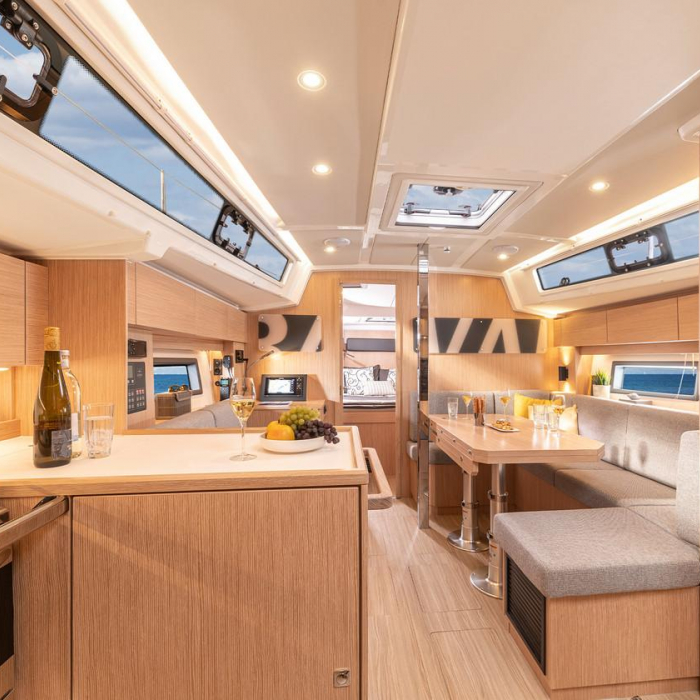 Xenia | Bavaria C38 photo 5